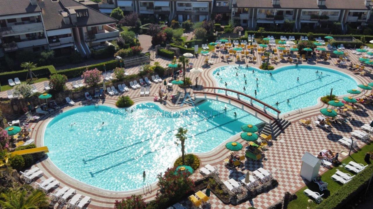 Perla Apartment - 3 Piscine E Un Bar - Desenzano Desenzano del Garda Extérieur photo